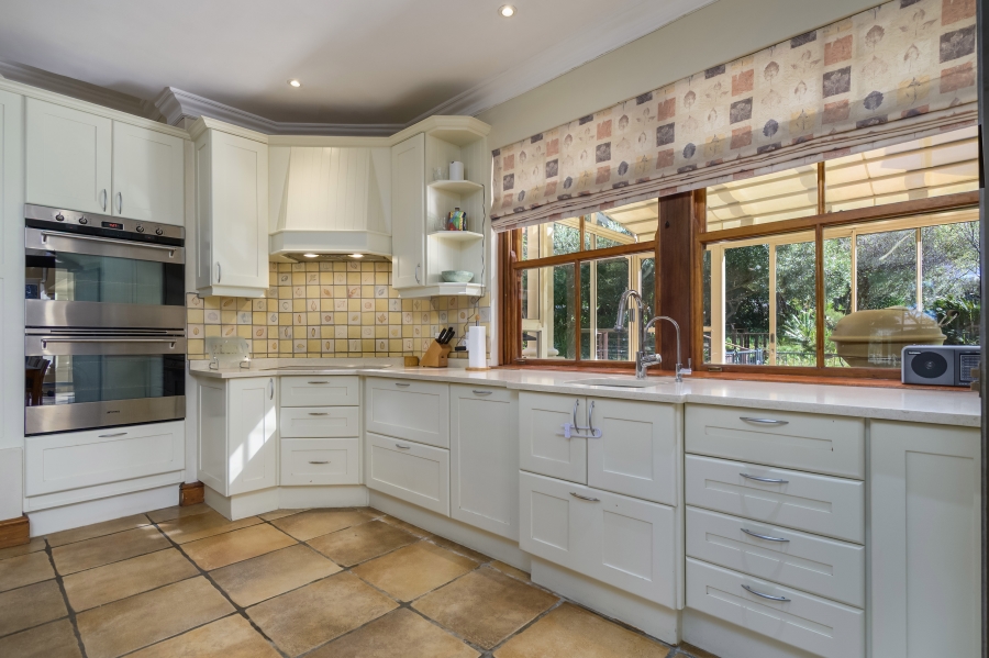 7 Bedroom Property for Sale in Zwaanswyk Western Cape